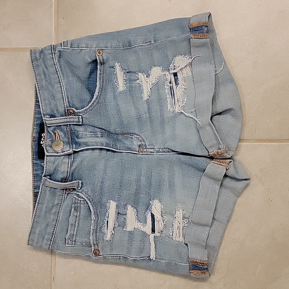 Aero Denim Shorts, Women Size 4, Light Wash Distressed, High Rise, 3" Inseam. - Picture 1 of 6